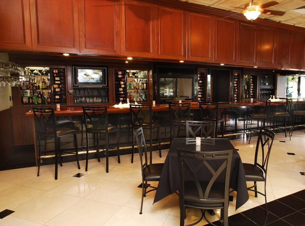 Wyndham Riverfront Hotel Little Rock Buitenkant foto